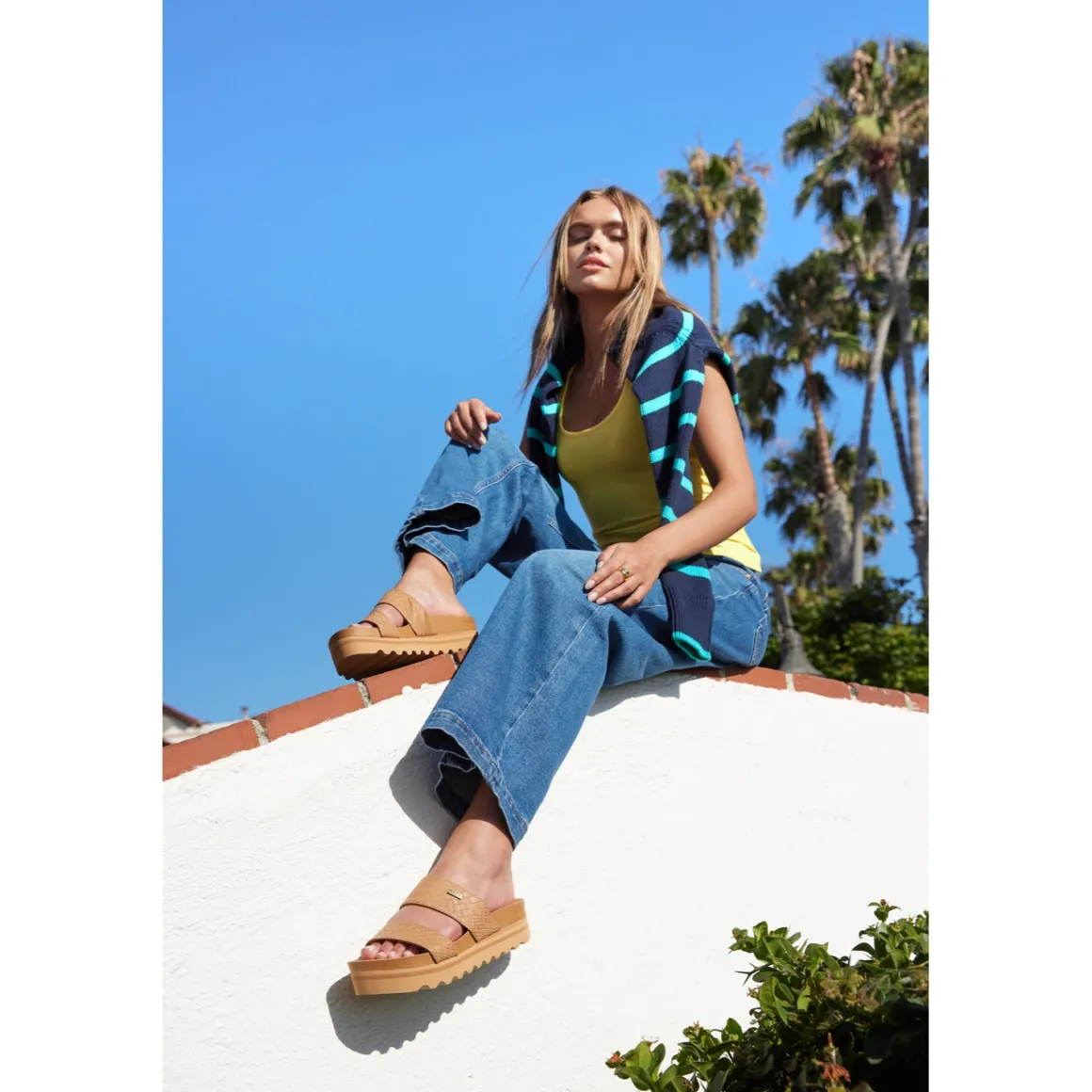 REEF Cushion Vista Hi | Women Slides | Sandals