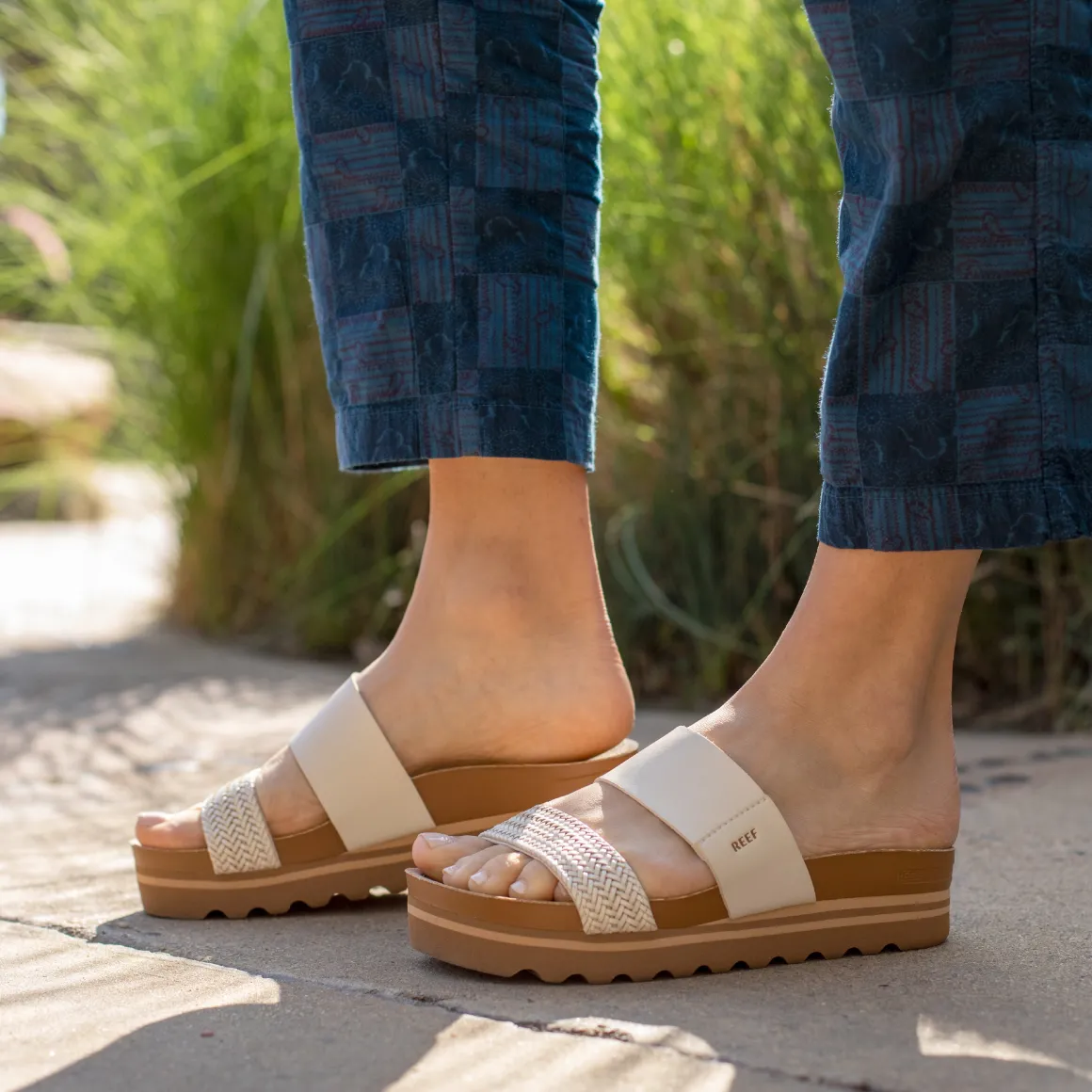 REEF Cushion Vista Hi | Women Slides | Sandals